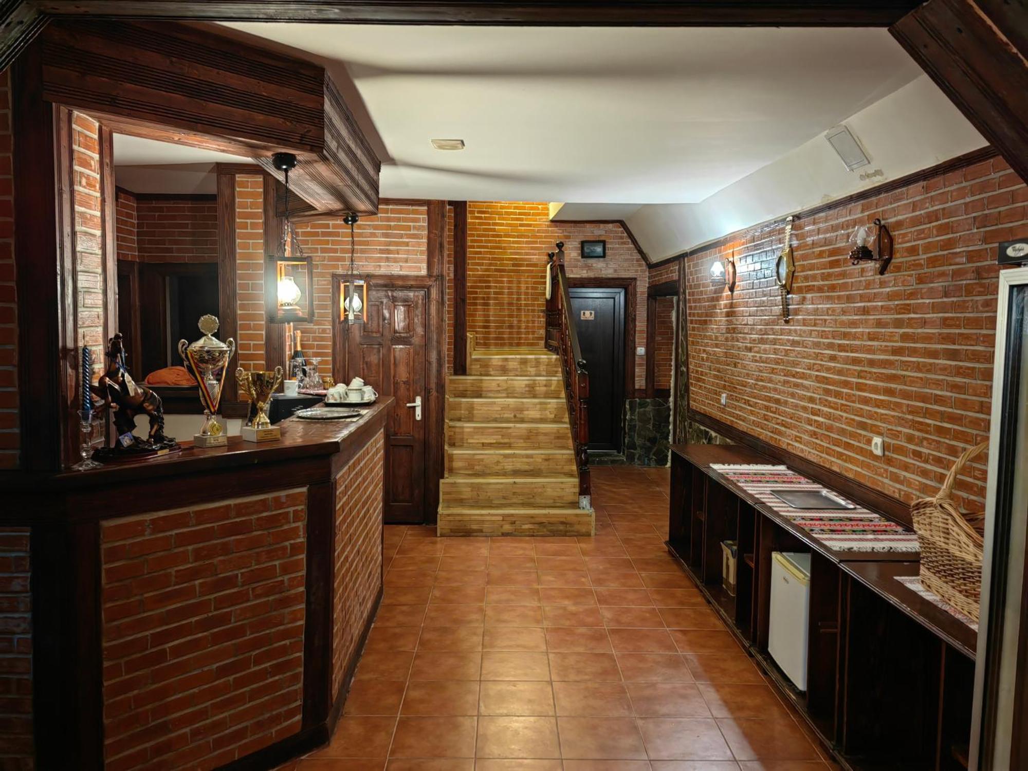 Pensiunea Millenium Sibiu With Parking - Motorcycle Friendly Travel Routes エクステリア 写真